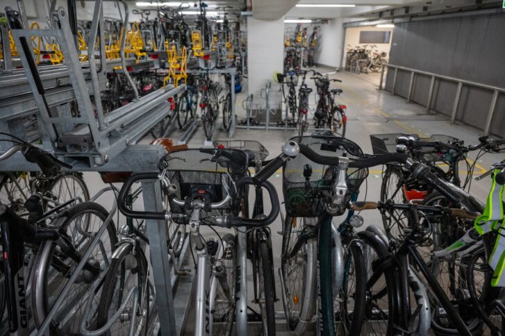 Fahrräder Osnabrück in Doppelstockparkern